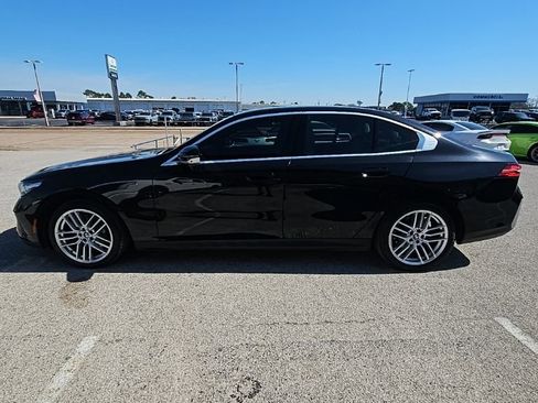 Used 2024 BMW 530i w/ Premium Package image 4