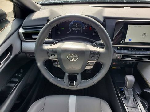 Used 2026 Toyota Camry SE FWD image 11