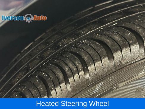 Used 2024 Chrysler Pacifica Touring-L FWD image 13