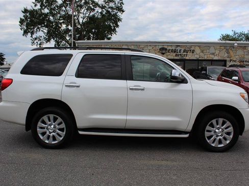 Used 2017 Toyota Sequoia Platinum AWD/4WD image 8
