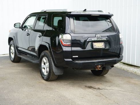 Used 2018 Toyota 4Runner SR5 AWD/4WD image 4