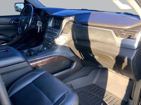 Used 2019 Chevrolet Suburban LT AWD/4WD image 18