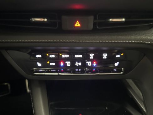 Used 2022 Buick Envision Essence w/ Technology Package I image 39