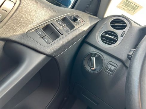 Used 2017 Volkswagen Tiguan Limited w/ Premium Package image 19