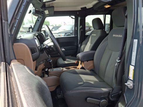 Used 2017 Jeep Wrangler Unlimited Sahara w/ Connectivity Group AWD/4WD image 13