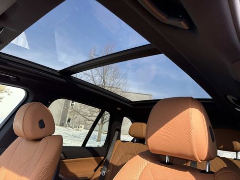 Used 2024 BMW X5 xDrive40i w/ M Sport Package image 4