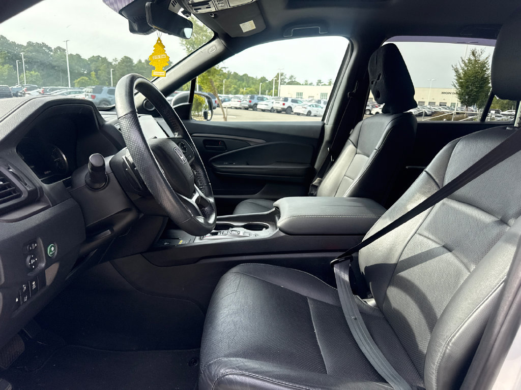 Certified 2025 Honda Passport EX-L image 13