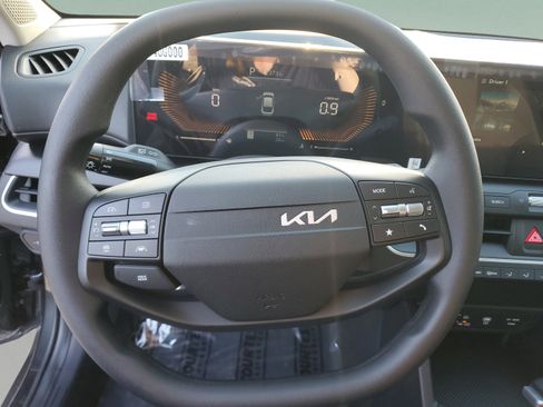 Used 2025 Kia K4 FWD image 16