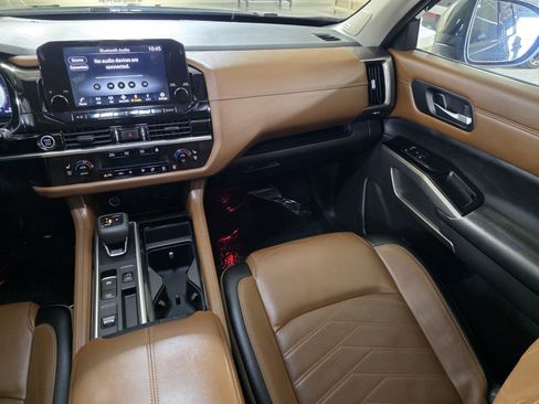 Used 2023 Nissan Pathfinder Platinum image 18