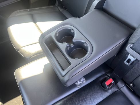 Used 2023 Nissan Pathfinder SL AWD/4WD image 16