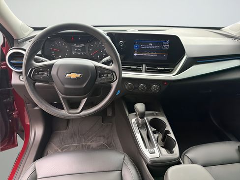 Used 2025 Chevrolet Trax LS FWD image 27