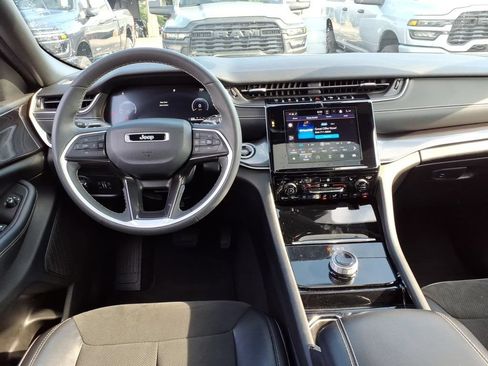 Certified 2023 Jeep Grand Cherokee Altitude AWD/4WD image 13
