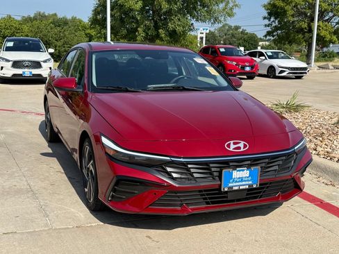 Used 2025 Hyundai Elantra SEL FWD image 7