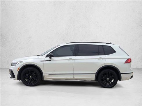 Used 2022 Volkswagen Tiguan SE R-Line FWD image 9