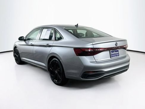 Certified 2025 Volkswagen Jetta SE w/ Sunroof Package FWD image 6