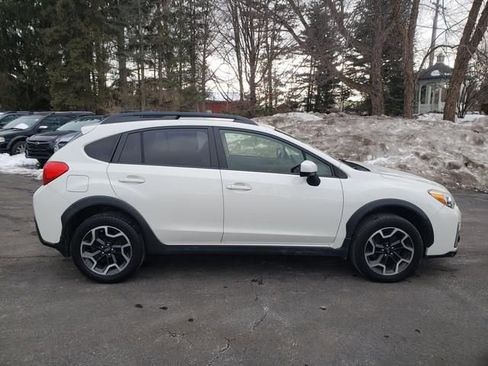 Used 2016 Subaru Crosstrek 2.0i Premium image 2