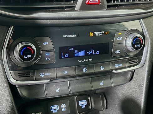 Used 2019 Hyundai Santa Fe SEL FWD image 23