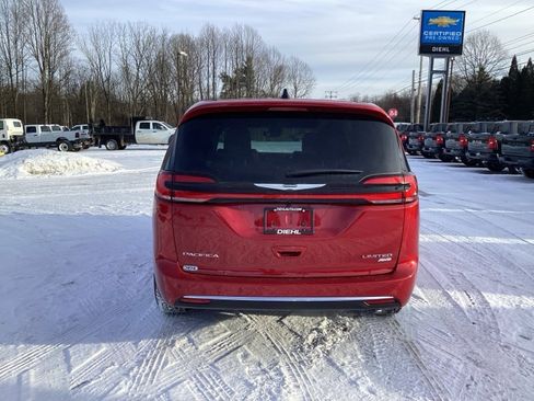 New 2026 Chrysler Pacifica Limited image 6