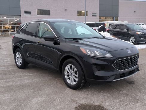 Certified 2022 Ford Escape SE w/ Cold Weather Package image 2