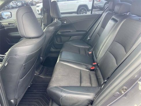 Used 2017 Honda Accord Sport image 12