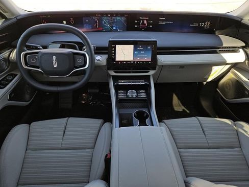 New 2026 Lincoln Nautilus Reserve image 5