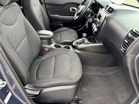 Used 2015 Kia Soul + FWD image 12