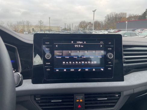 Used 2025 Volkswagen Jetta SE image 21