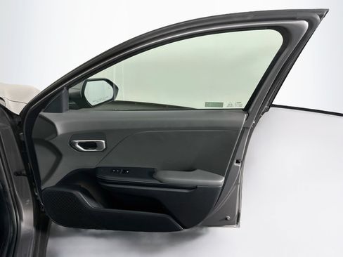 Used 2025 Kia K4 FWD image 32