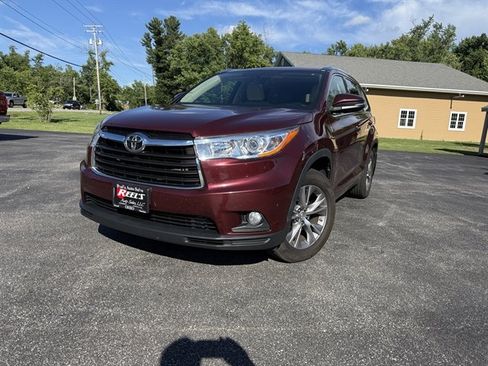 Used 2014 Toyota Highlander XLE AWD/4WD image 1