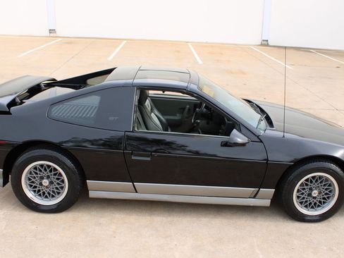 Used 1987 Pontiac Fiero GT RWD image 31
