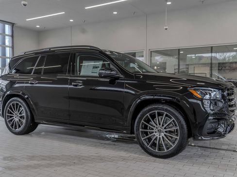 Used 2026 Mercedes-Benz GLS 450 4MATIC image 12