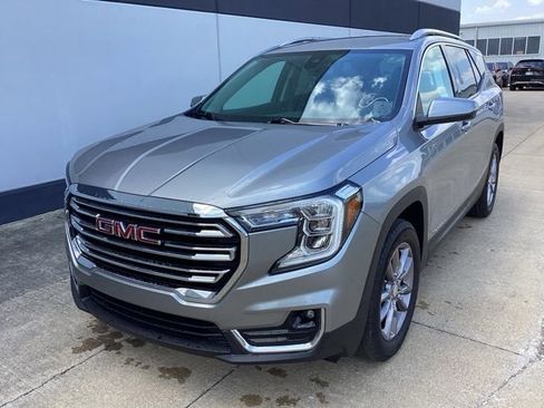 Used 2023 GMC Terrain SLT AWD/4WD image 2