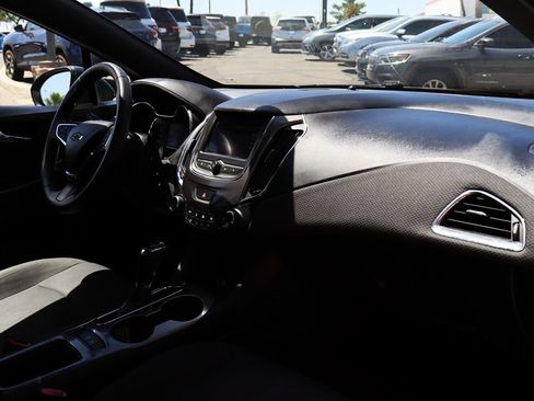 Used 2019 Chevrolet Cruze LT w/ Convenience Package FWD image 35