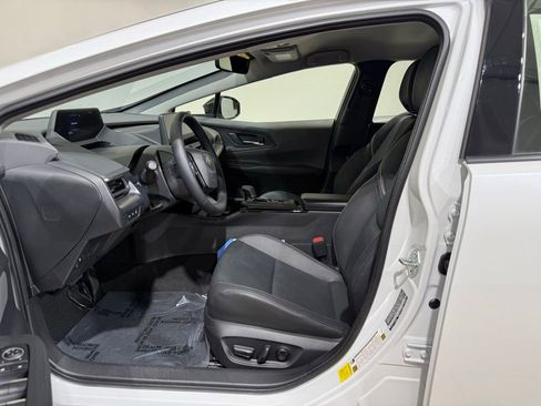 Used 2025 Toyota Prius XLE AWD/4WD image 14