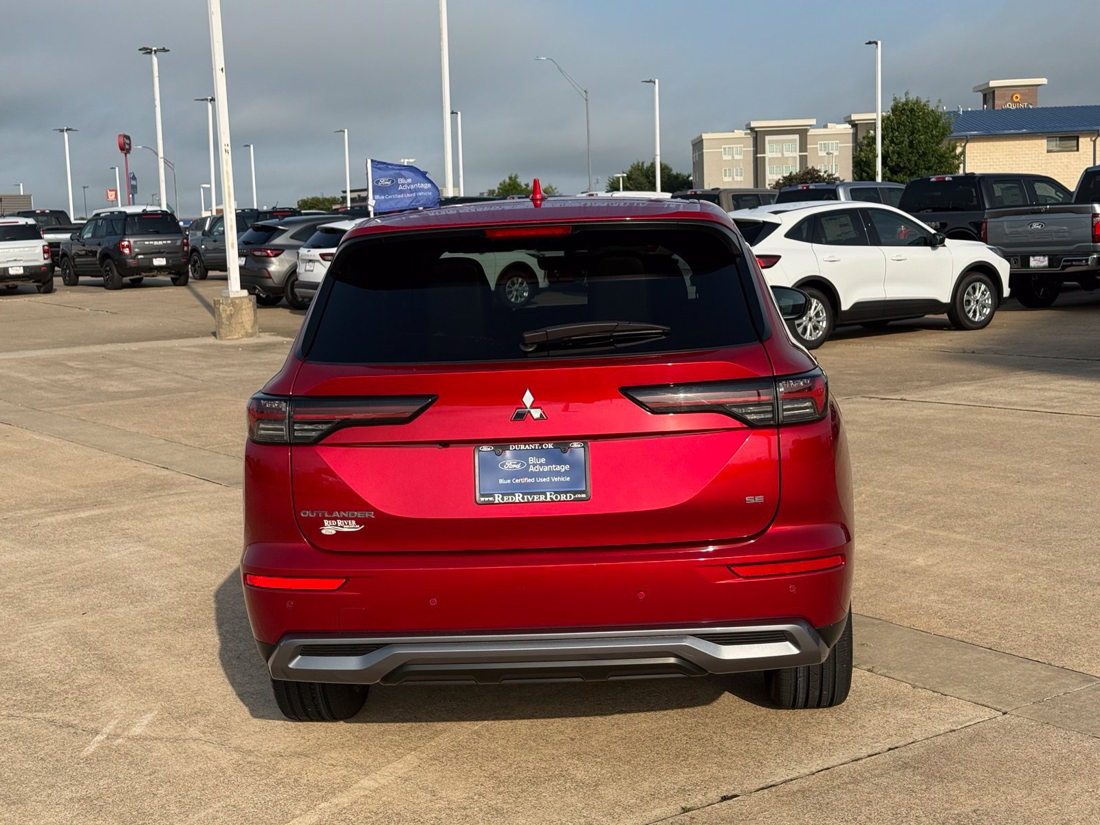 Used 2025 Mitsubishi Outlander SE FWD image 6