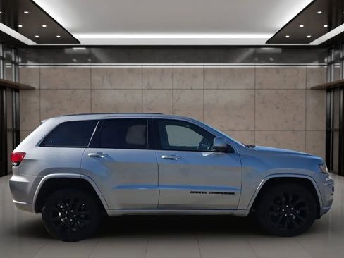 Used 2019 Jeep Grand Cherokee Altitude image 8