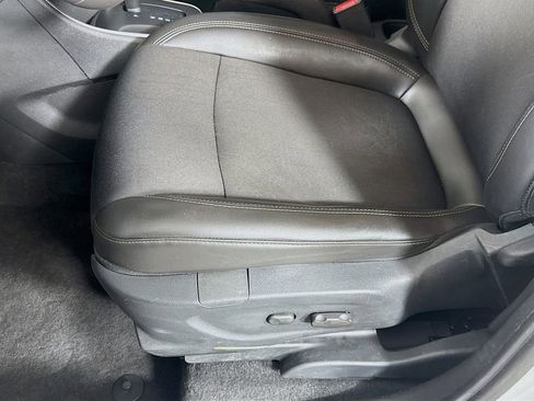 Used 2020 Chevrolet Trax LT w/ LT Convenience Package image 22