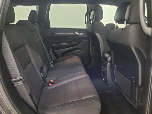 Used 2020 Jeep Grand Cherokee Laredo w/ Security & Convenience Group AWD/4WD image 19