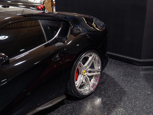 Used 2018 Ferrari 812 Superfast RWD image 16