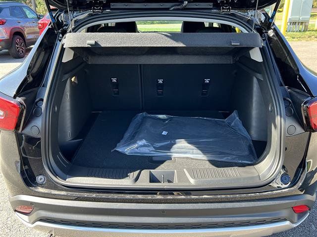 New 2026 Chevrolet Trax LT w/ Driver Confidence Package FWD image 5