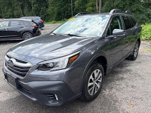 Used 2022 Subaru Outback Premium AWD/4WD image 3