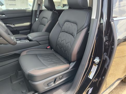 New 2026 Nissan Pathfinder Platinum FWD image 7