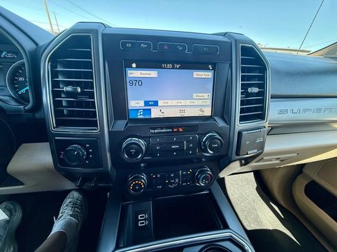 Used 2019 Ford F250 XLT w/ XLT Premium Package AWD/4WD image 11