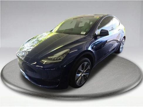 Used 2023 Tesla Model Y AWD image 11