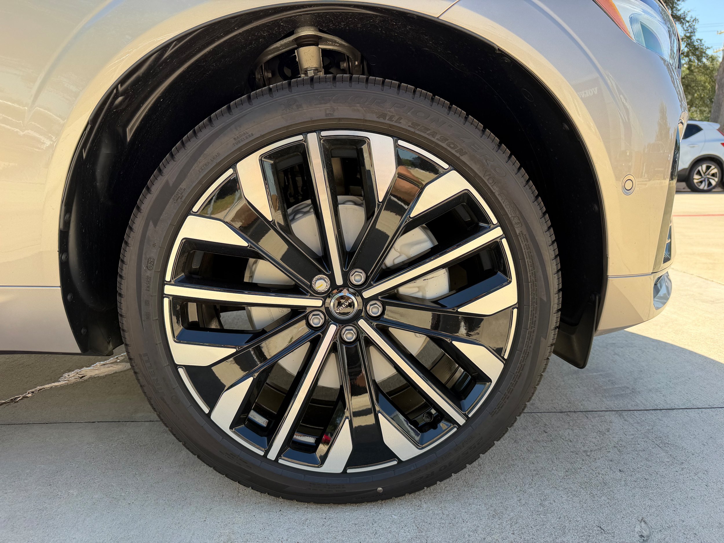 New 2026 Volvo XC60 B5 Ultra w/ Protection Package Premier AWD/4WD image 7