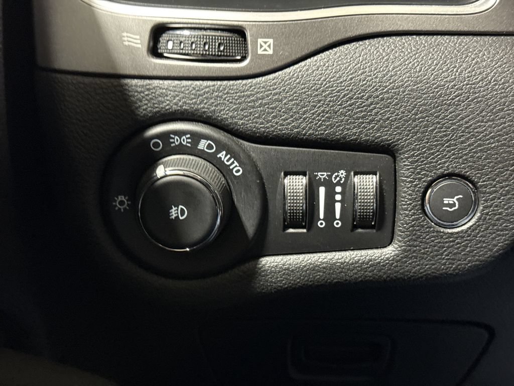 Used 2022 Jeep Cherokee Latitude Lux AWD/4WD image 18