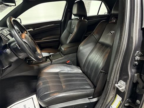 Used 2019 Chrysler 300 S image 19