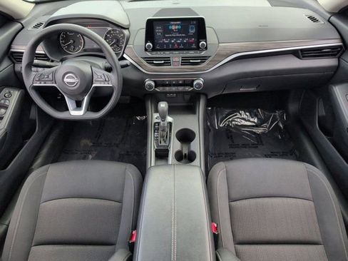 Used 2025 Nissan Altima 2.5 SV FWD image 25