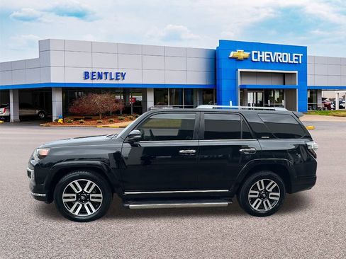 Used 2016 Toyota 4Runner SR5 image 2