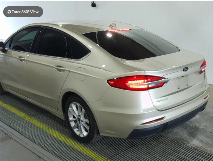 Used 2019 Ford Fusion SE FWD image 2